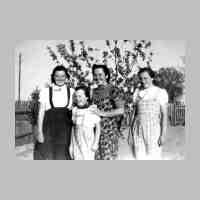 006-0086 Die vier Schwestern Quednau Pfingsten 1944 .jpg